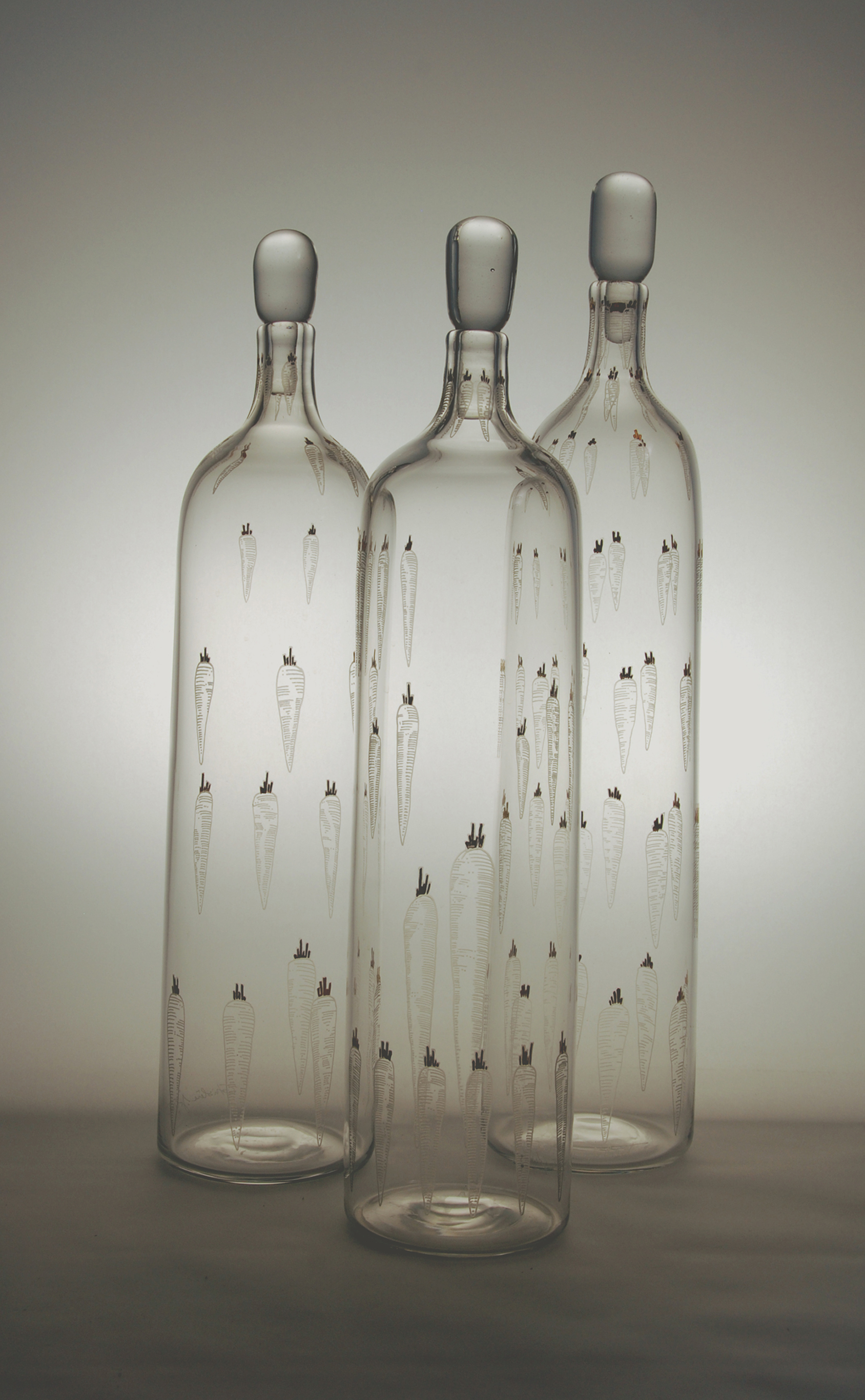 pièces en verre soufflé /carottes gravées et fanes à l'or, ghislene jolivet